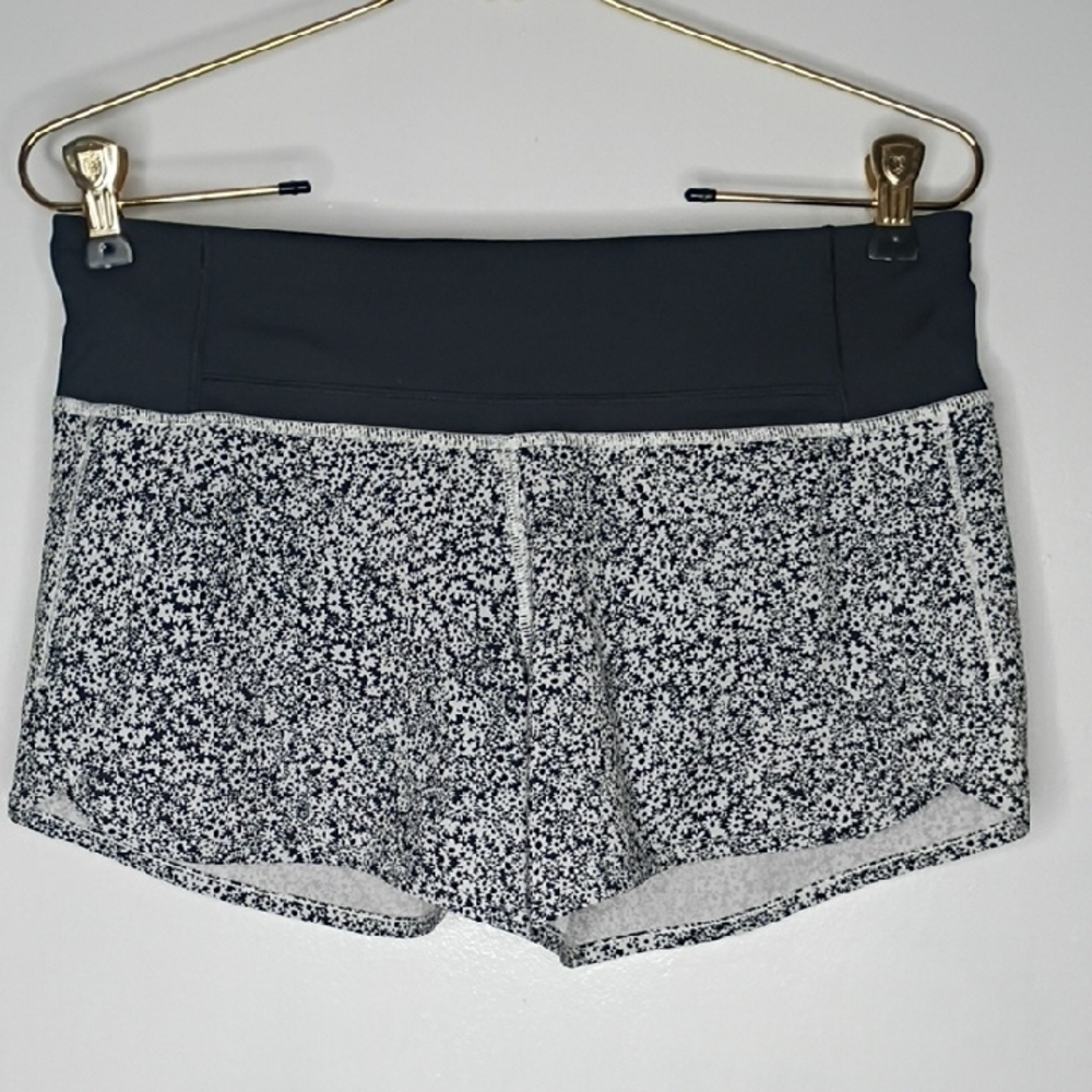 Lululemon Run Times Short 4" Ditsy Daisy Black White Floral Size 4